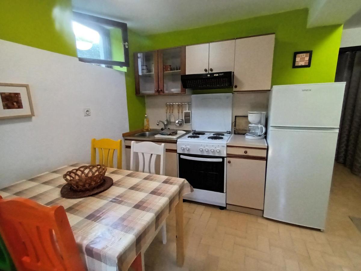 Apartments Zec Selce Esterno foto